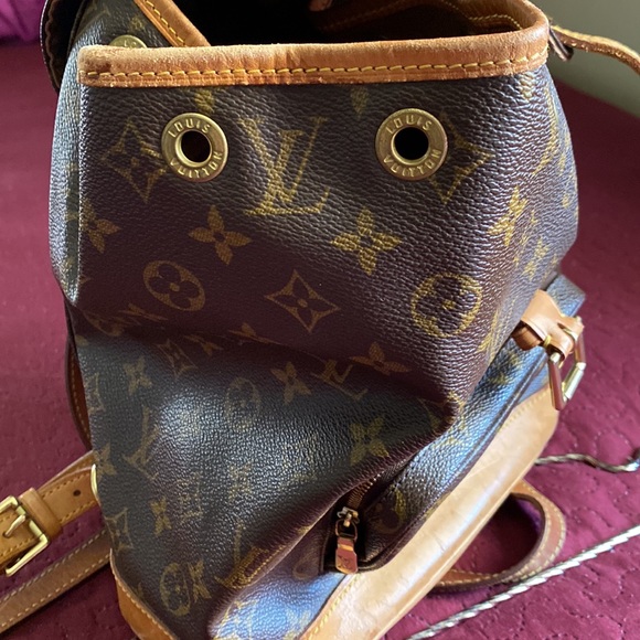 Louis Vuitton Monogram Montsouris PM backpack missing cinch cord - Picture 2 of 9